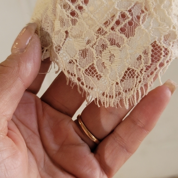EVE & Maddie Cream Color Lace Top Size L - Picture 6 of 11